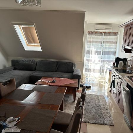 Ujszeru, Jol Felszerelt Lakas A Varos Sziveben, Ingyenes Parkolassal! ديبريتْسين المظهر الخارجي الصورة